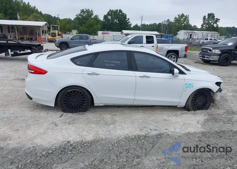 2018 Ford Fusion Titanium z USA, uszkodzony, nr VIN 3FA6P0D95JR219705